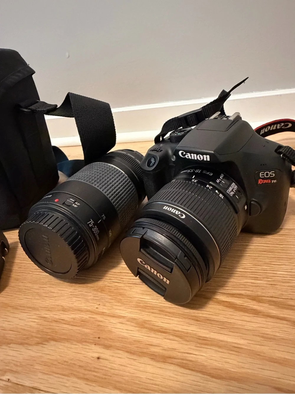 Canon DSLR Camera in Black with Zoom Lens